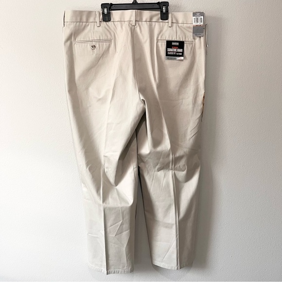 DOCKERS- NWT Men's Cream/ Beige Pants Classic Fit Size W 42 L30 - Picture 2 of 4